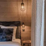 Luxury Escape With Views And Parking Apartment