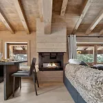 Luxury Escape With Views And Parking