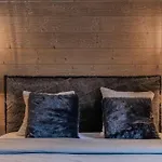 Luxury Escape With Views And Parking Apartmán