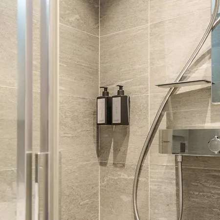Luxury Escape With Views And Parking موجوف