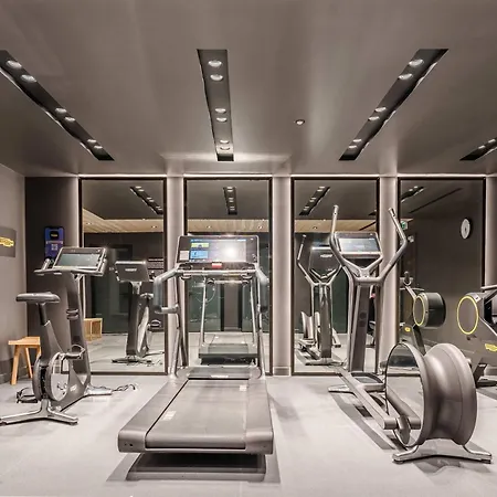 Luxury Escape With Views And Parking شقة *